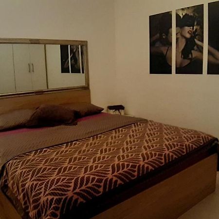 Divine Hideaway Apartment Камник Екстериор снимка