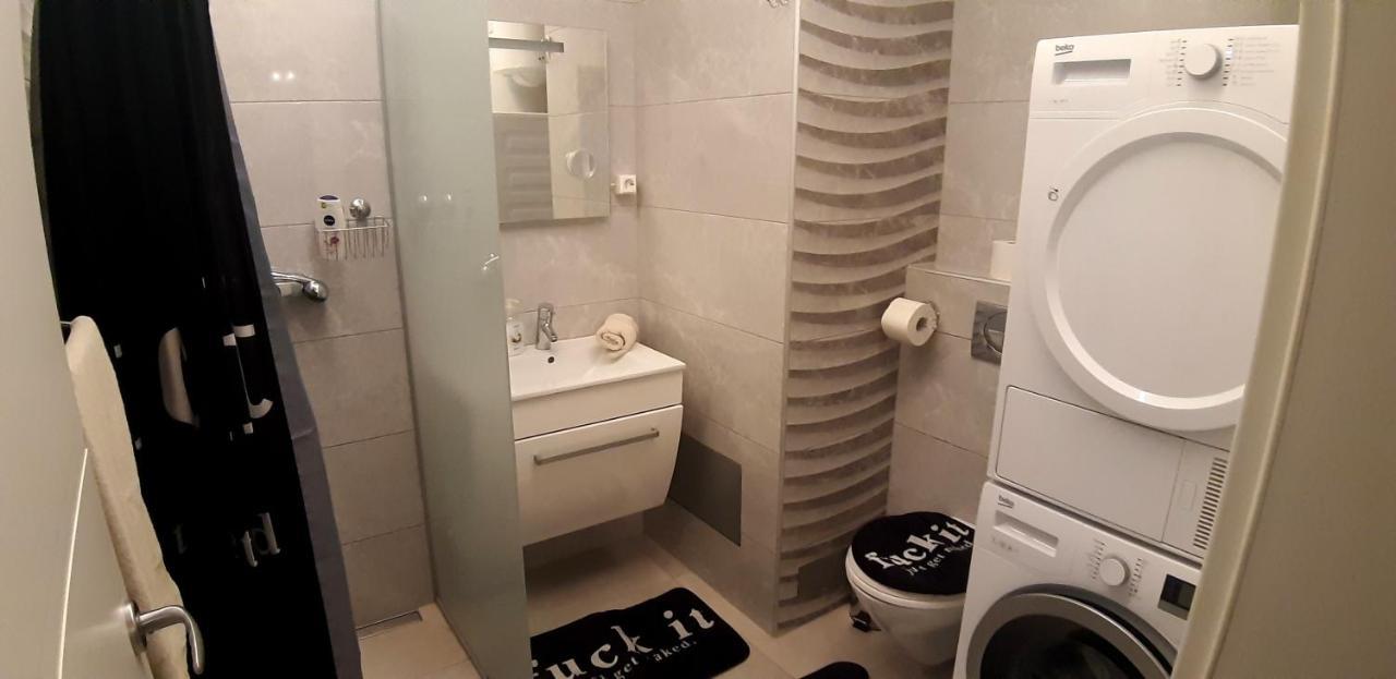 Divine Hideaway Apartment Камник Екстериор снимка