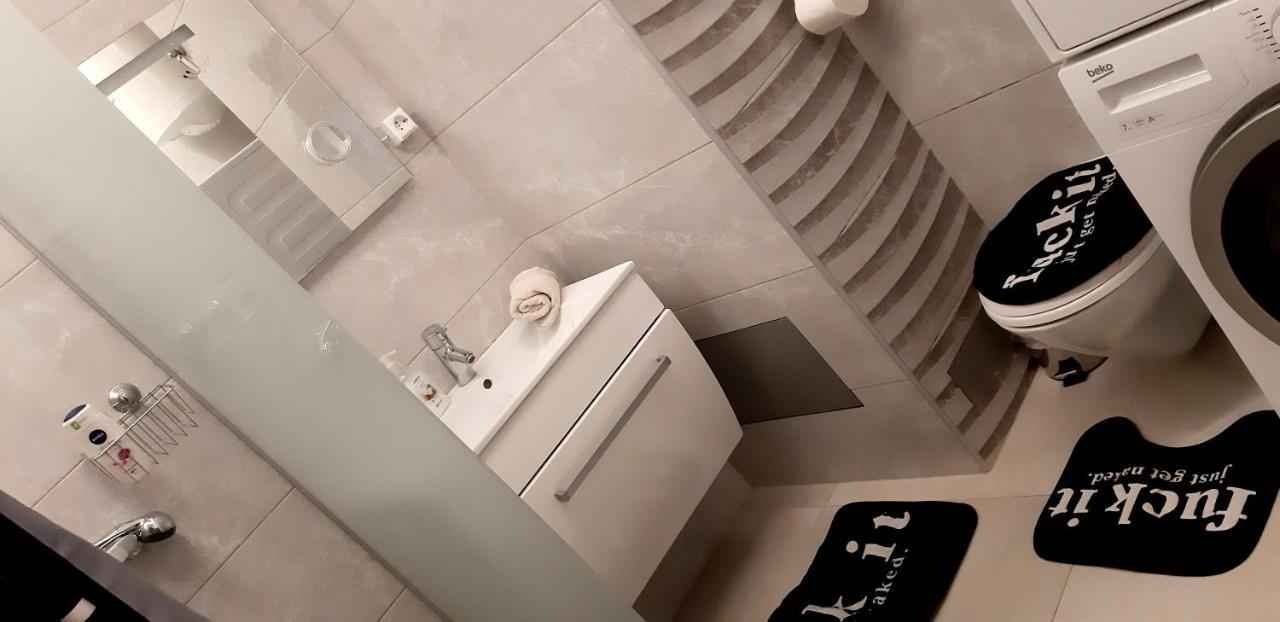 Divine Hideaway Apartment Камник Екстериор снимка