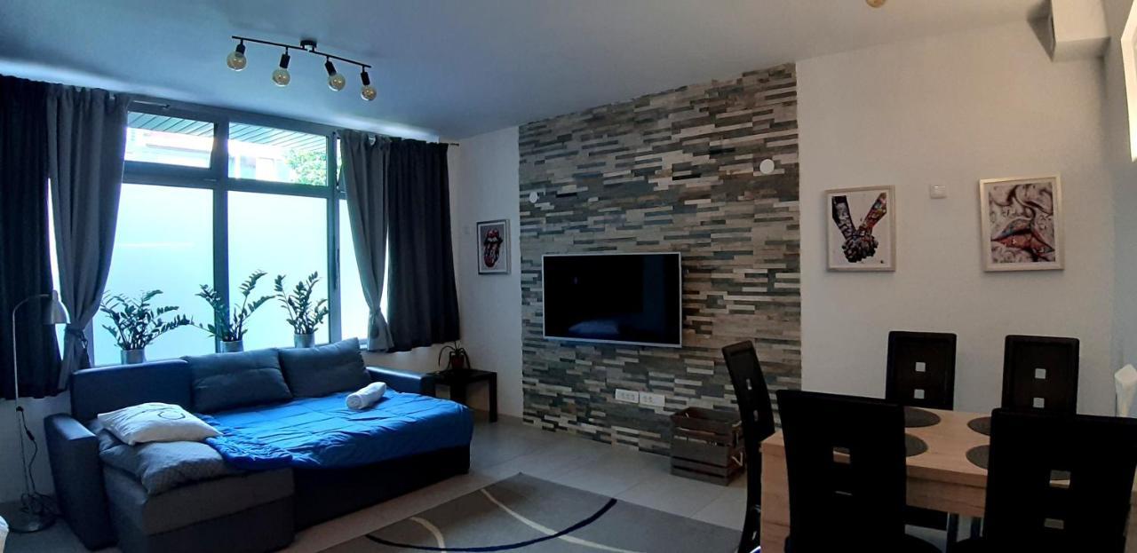 Divine Hideaway Apartment Камник Екстериор снимка